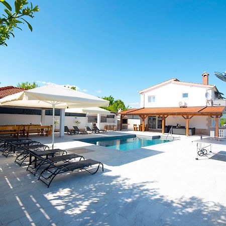 Vacation Villa Matic With 7 Bedrooms Sinj Eksteriør billede