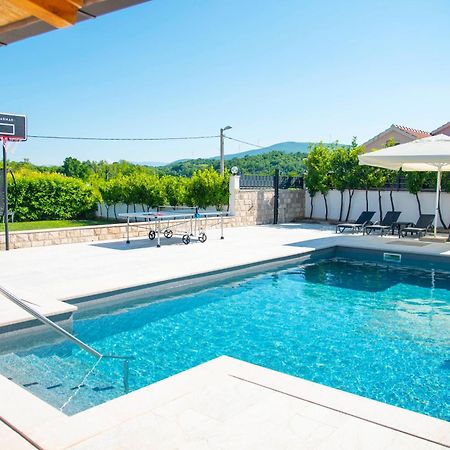 Vacation Villa Matic With 7 Bedrooms Sinj Eksteriør billede