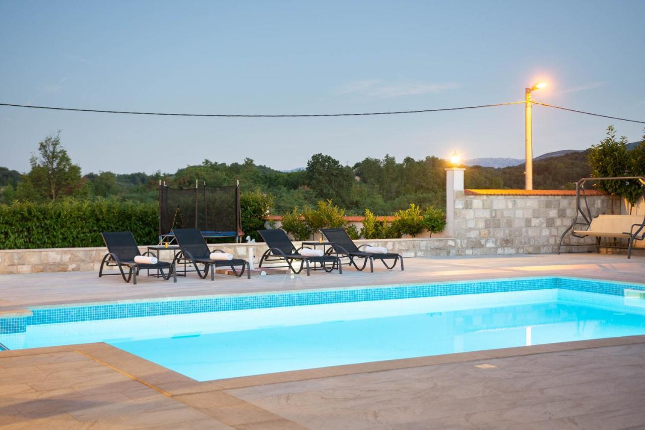 Vacation Villa Matic With 7 Bedrooms Sinj Eksteriør billede