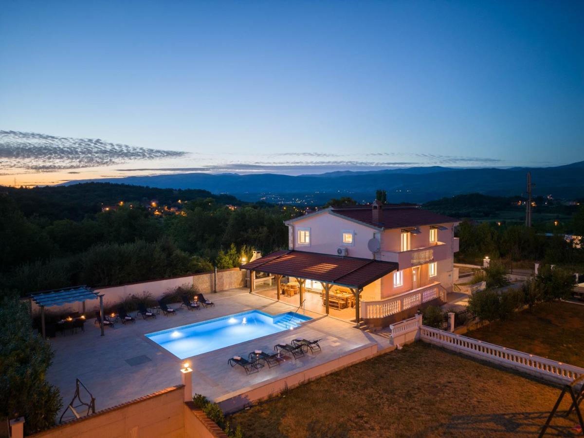 Vacation Villa Matic With 7 Bedrooms Sinj Eksteriør billede