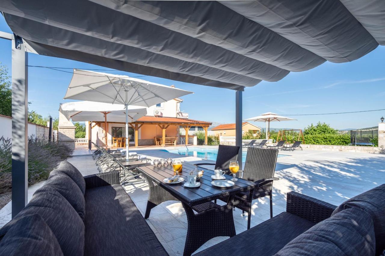 Vacation Villa Matic With 7 Bedrooms Sinj Eksteriør billede