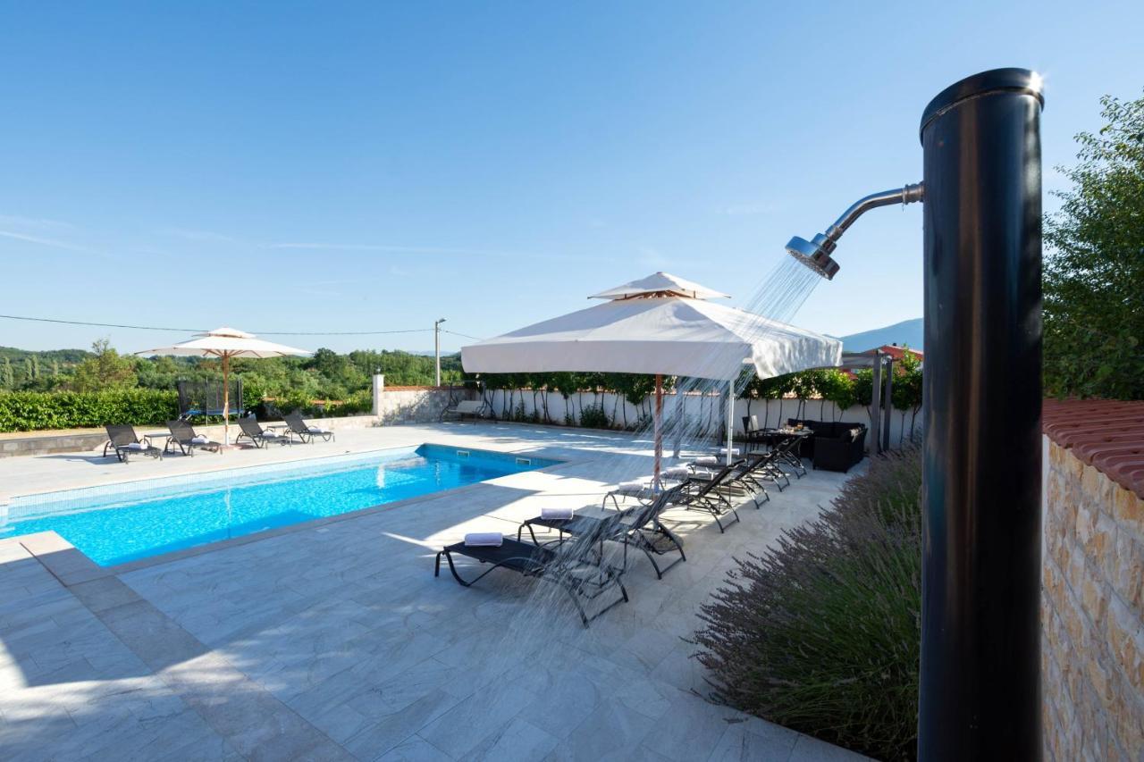 Vacation Villa Matic With 7 Bedrooms Sinj Eksteriør billede