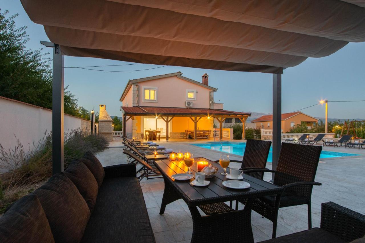 Vacation Villa Matic With 7 Bedrooms Sinj Eksteriør billede