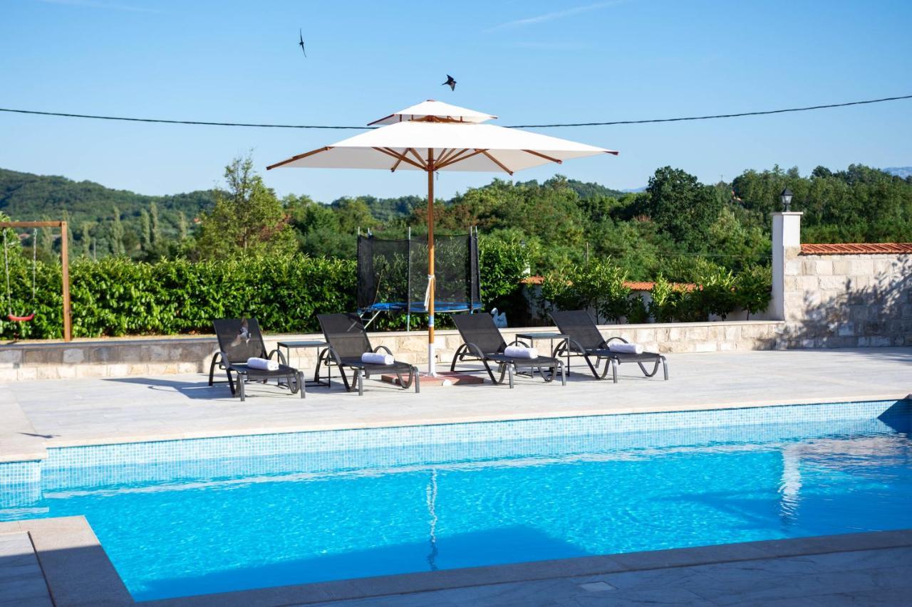 Vacation Villa Matic With 7 Bedrooms Sinj Eksteriør billede