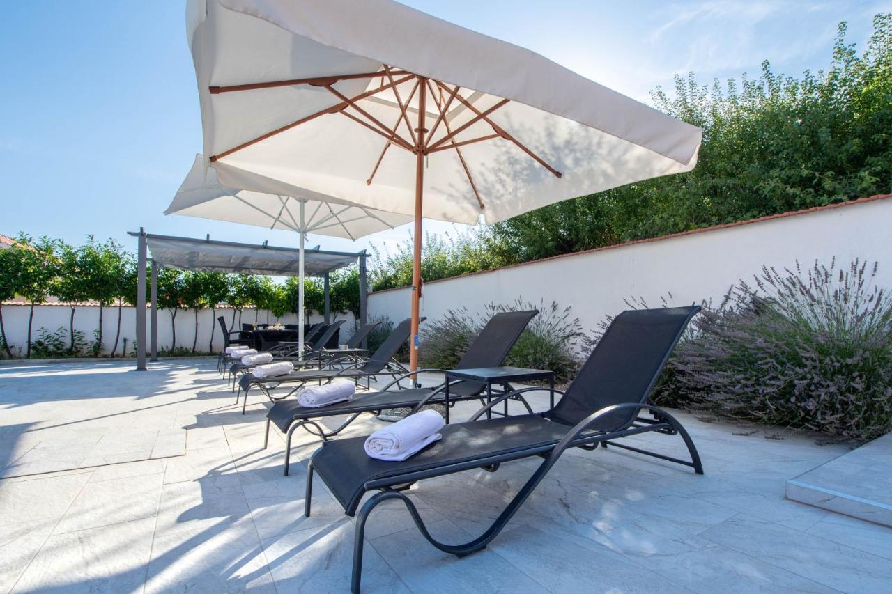 Vacation Villa Matic With 7 Bedrooms Sinj Eksteriør billede