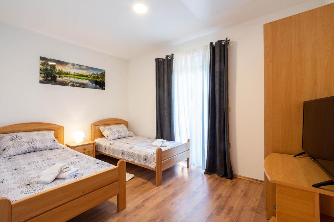 Vacation Villa Matic With 7 Bedrooms Sinj Eksteriør billede