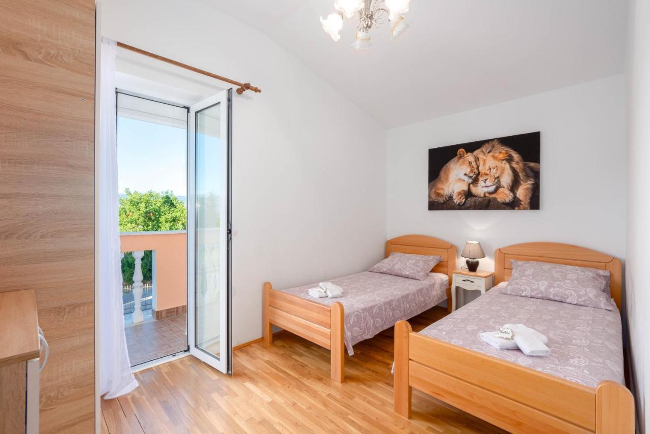 Vacation Villa Matic With 7 Bedrooms Sinj Eksteriør billede