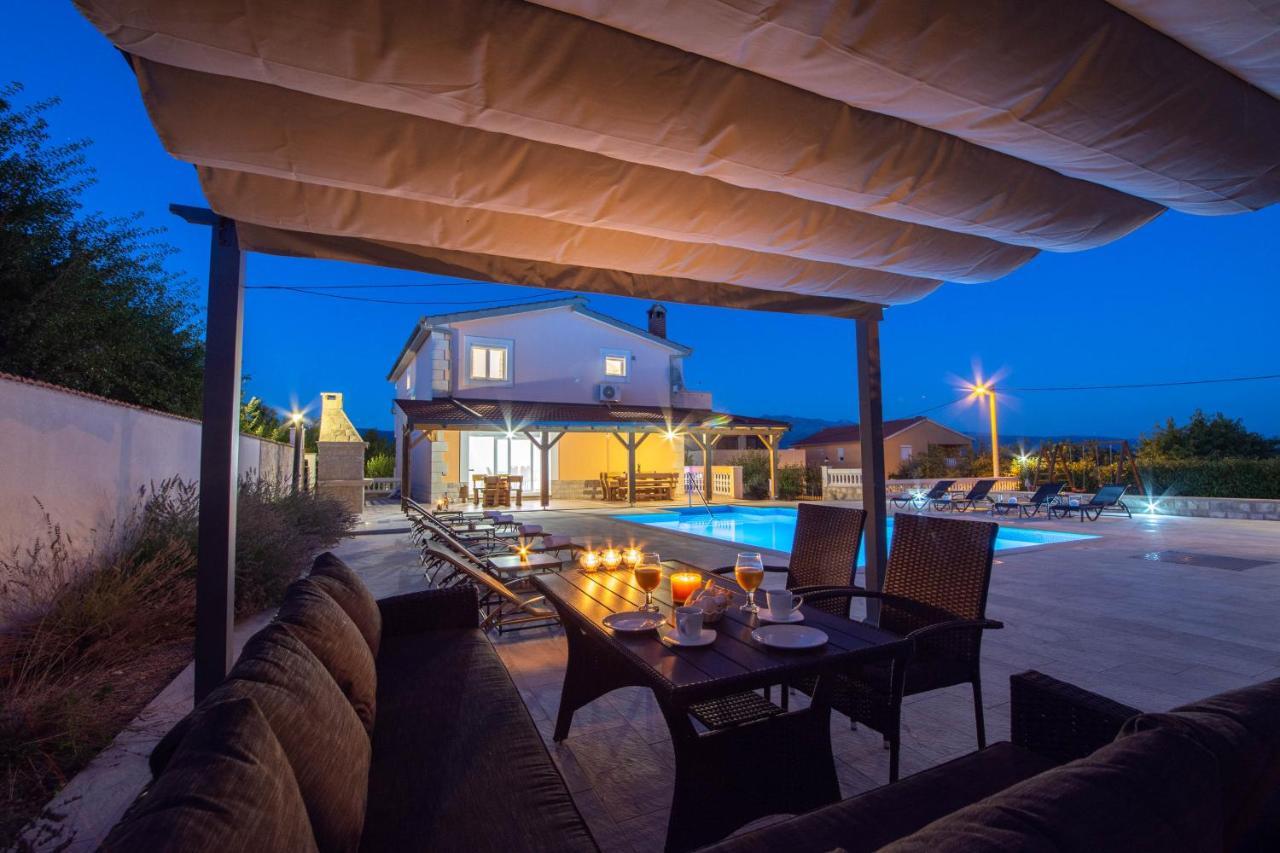 Vacation Villa Matic With 7 Bedrooms Sinj Eksteriør billede