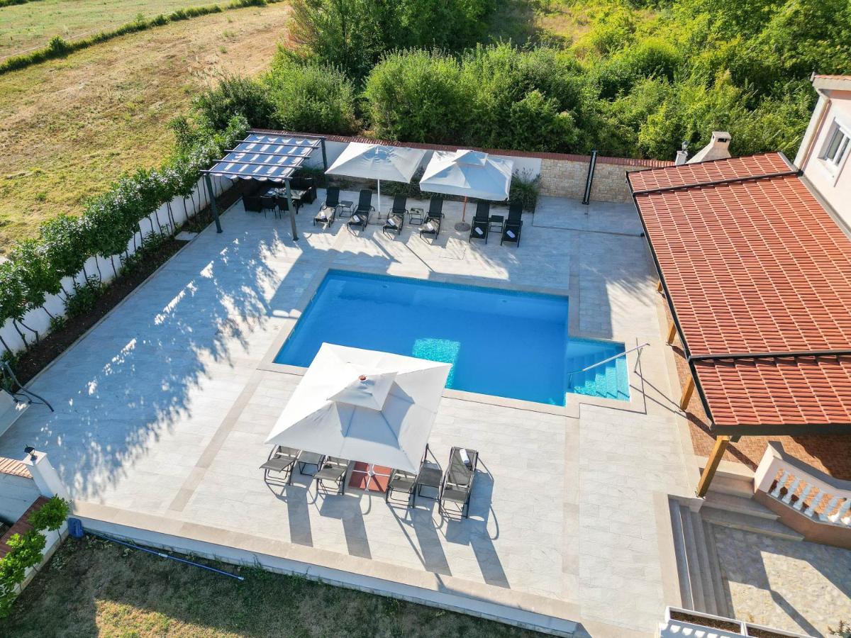 Vacation Villa Matic With 7 Bedrooms Sinj Eksteriør billede