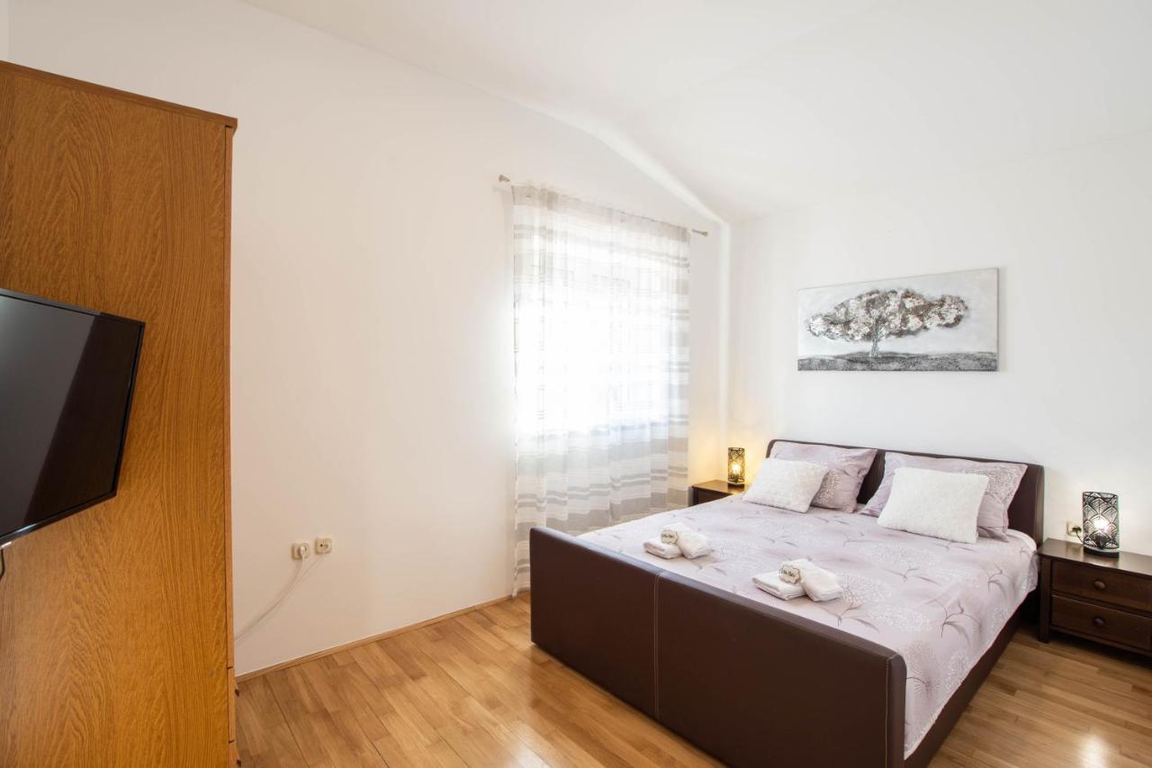 Vacation Villa Matic With 7 Bedrooms Sinj Eksteriør billede