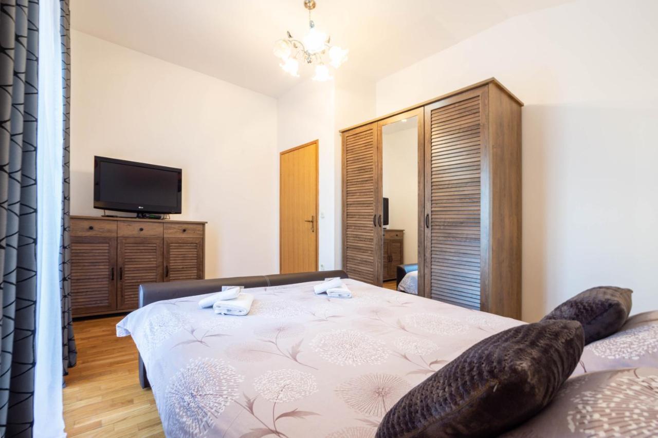 Vacation Villa Matic With 7 Bedrooms Sinj Eksteriør billede