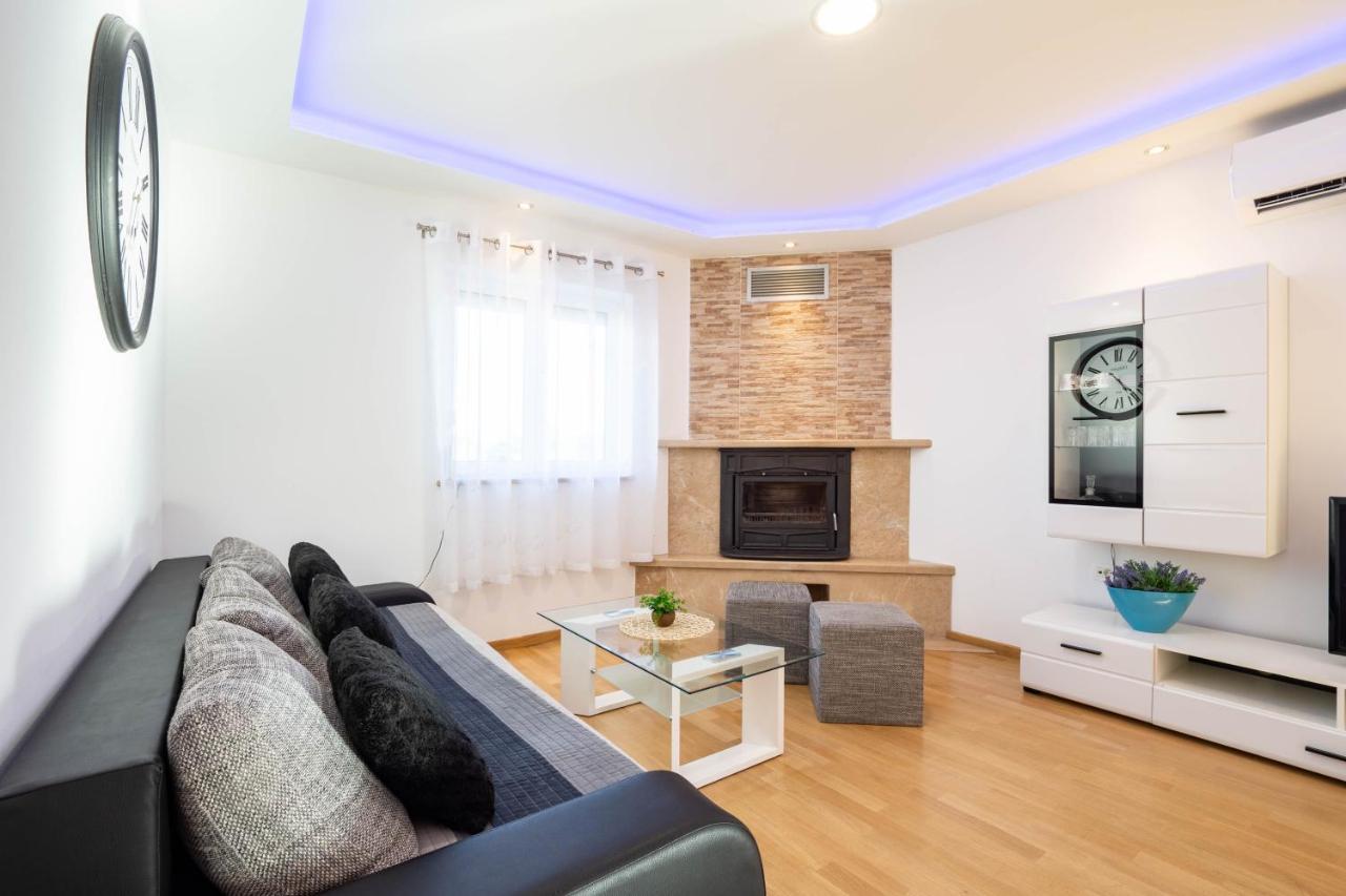 Vacation Villa Matic With 7 Bedrooms Sinj Eksteriør billede