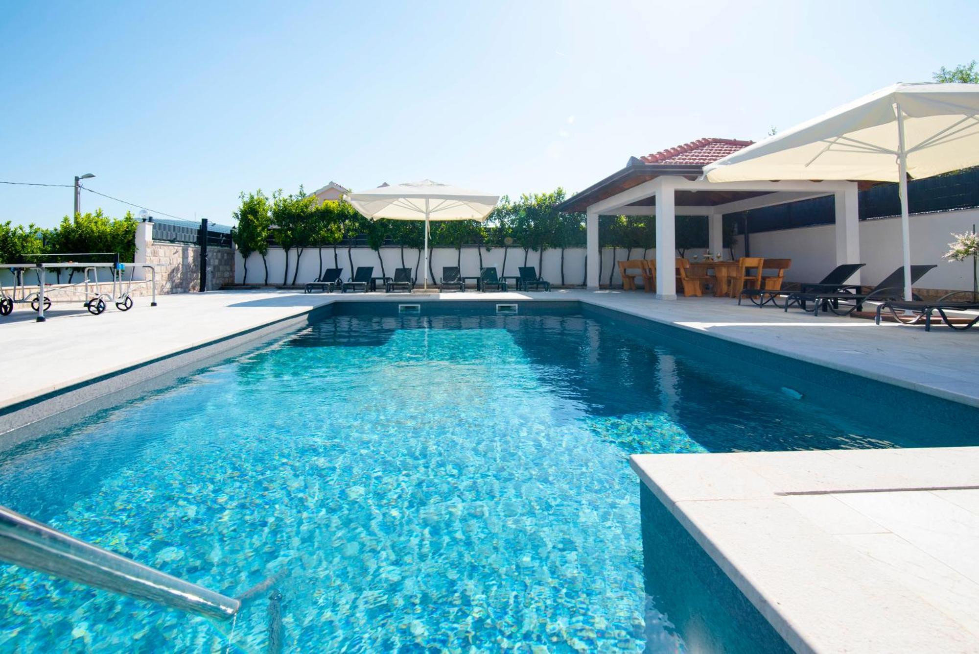 Vacation Villa Matic With 7 Bedrooms Sinj Eksteriør billede