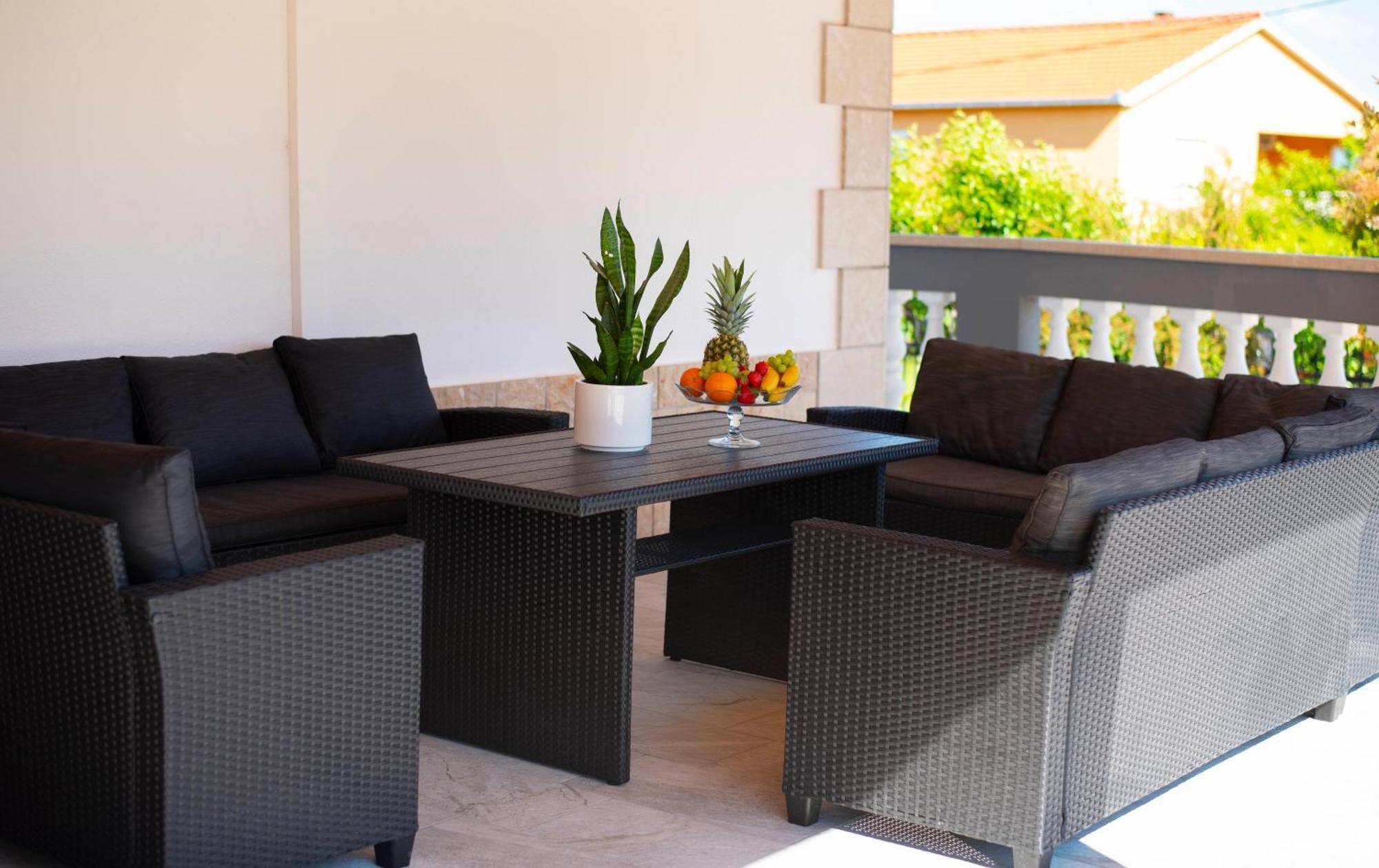 Vacation Villa Matic With 7 Bedrooms Sinj Eksteriør billede