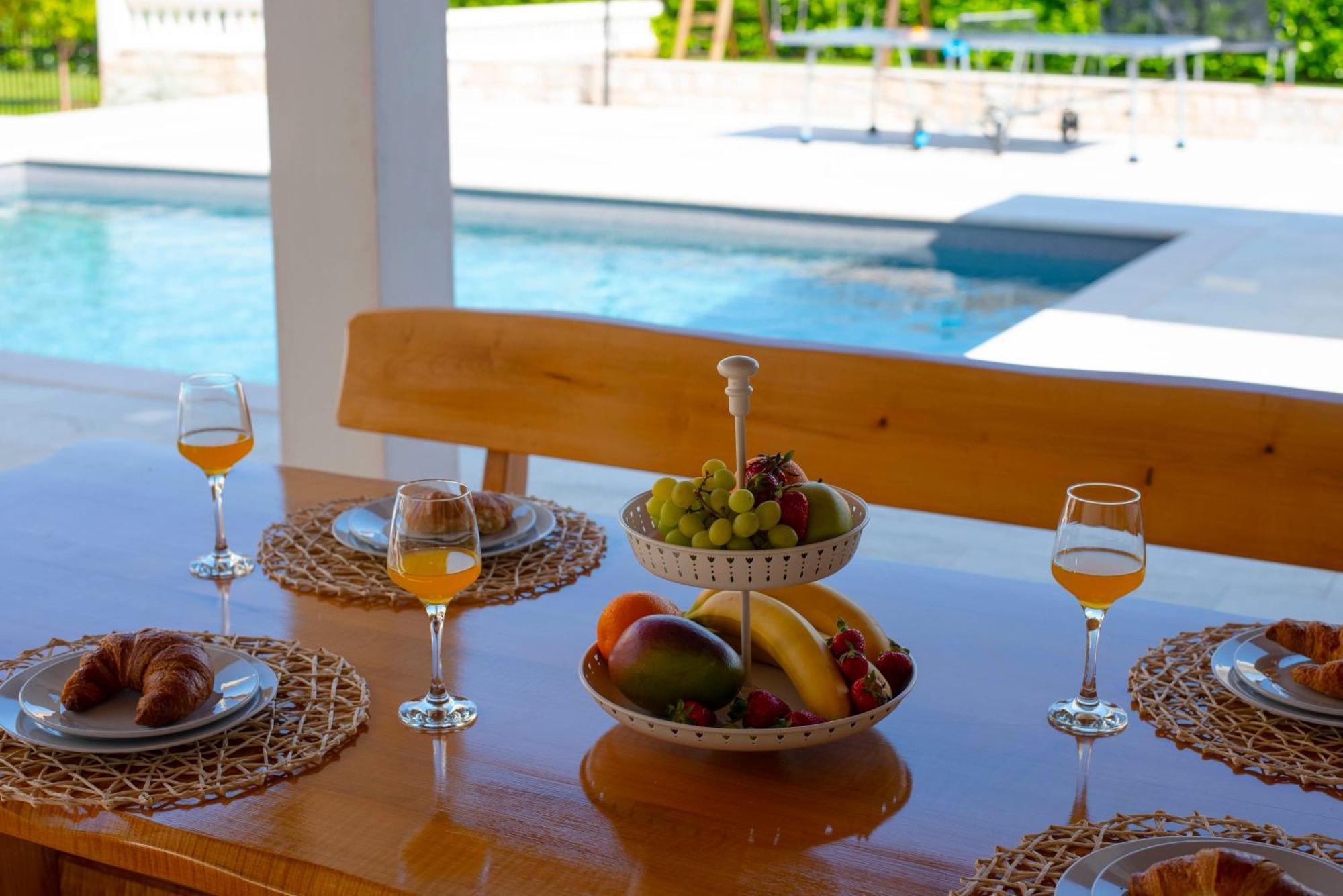 Vacation Villa Matic With 7 Bedrooms Sinj Eksteriør billede