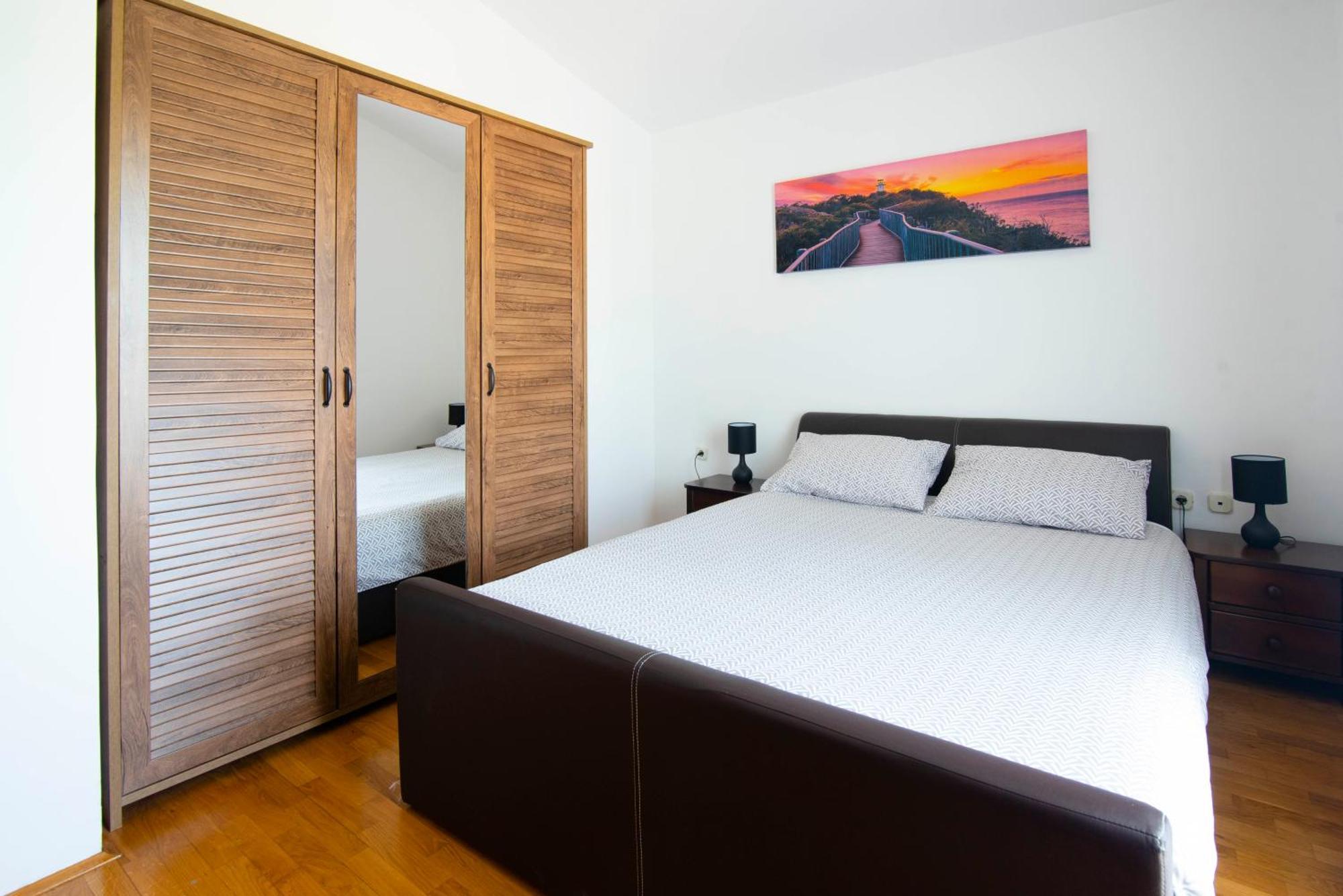 Vacation Villa Matic With 7 Bedrooms Sinj Eksteriør billede