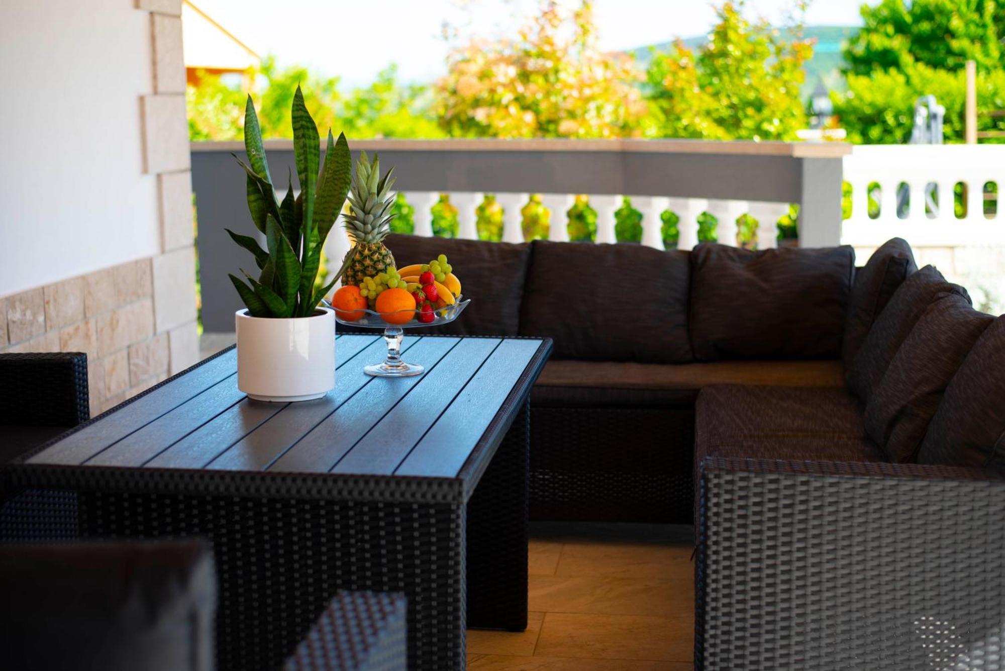 Vacation Villa Matic With 7 Bedrooms Sinj Eksteriør billede